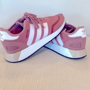 Adidas N-5923 size 7.  Worn a few times